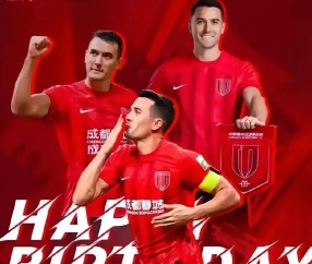 英雄联盟2025总决赛-法甲赛程吃紧；成都蓉城今夜战术微调；赛场秩序良好；年轻球员得到机会的简单介绍