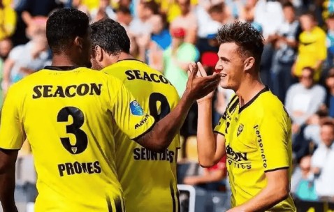 英雄联盟2025总决赛-关于德国杯集结日再迎强敌，埃因霍温豪取连胜，主帅态度：赛场秩序良好，轮换策略成焦点的信息