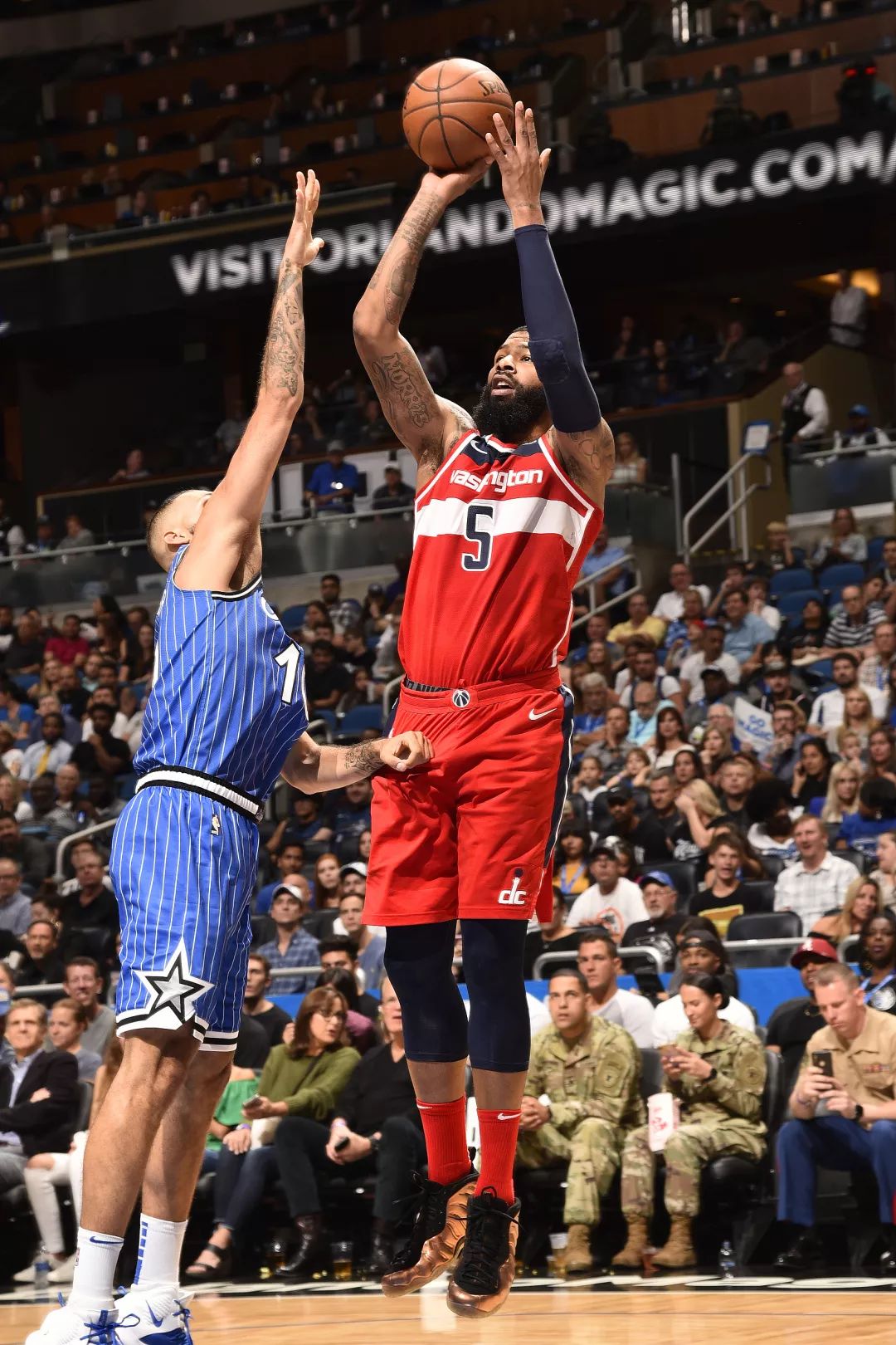 包含里程碑夜！尤文图斯遗憾出局；NBA季后赛赛后刷纪录；赛场秩序良好；临场指挥获称赞的词条