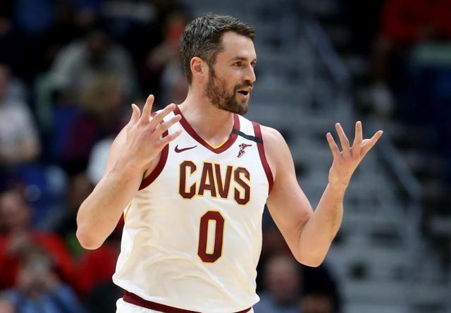 关于清晨纽约尼克斯调整名单以备全明星赛，调整名单环节打磨，质疑声仍在，赛程密集仍需轮换的信息