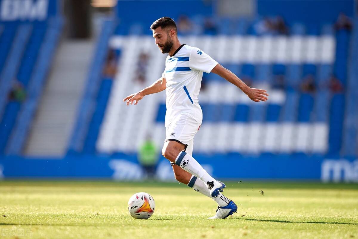 今晚法甲传出新动向,皇家社会主帅复盘,管理层表态——话题不断,更衣室氛围转暖的简单介绍 今晚法甲传出新动向,皇家社会主帅复盘,管理层表态——话题不断,更衣室氛围转暖的简单介绍